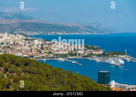 Split, Kroatien, 23. Juli 2020: Luftaufnahme der kroatischen Stadt Split Stockfoto