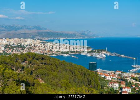 Split, Kroatien, 23. Juli 2020: Luftaufnahme der kroatischen Stadt Split Stockfoto