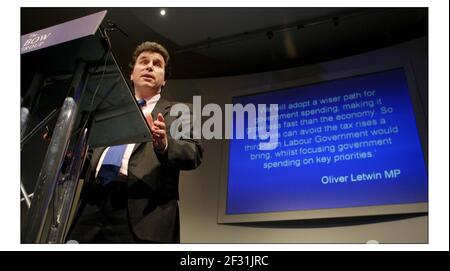 Oliver Letwin spricht im lewis Media Center in London Heute.PIC David Sandison 16/2/2004 Stockfoto