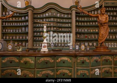 Heidelberg, 17. September 2020: Inneneinrichtung des Apothekenmuseums im Heidelberger Schloss Stockfoto