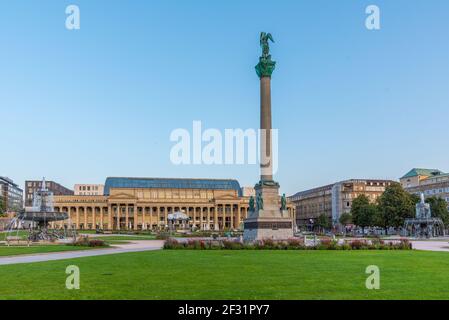 Stuttgart, 19. September 2020: Sonnenaufgang am Schlossplatz in Stuttgart Stockfoto