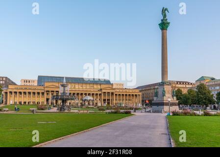 Stuttgart, 19. September 2020: Sonnenaufgang am Schlossplatz in Stuttgart Stockfoto