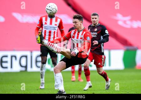 EINDHOVEN, NIEDERLANDE - MÄRZ 14: Olivier Boscagli vom PSV während des niederländischen Eredivisie-Spiels zwischen PSV Eindhoven und Feyenoord Rotterdam bei Philips Stockfoto