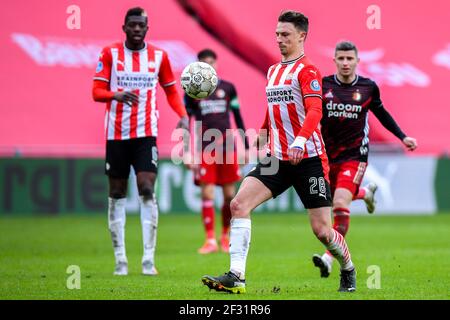 EINDHOVEN, NIEDERLANDE - MÄRZ 14: Olivier Boscagli vom PSV während des niederländischen Eredivisie-Spiels zwischen PSV Eindhoven und Feyenoord Rotterdam bei Philips Stockfoto