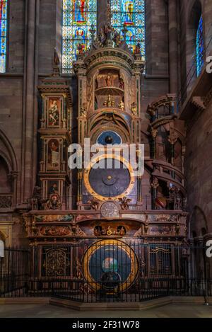 Straßburg, Frankreich, 21. September 2020: Astronomische Uhr an der Kathedrale unserer Dame von Straßburg, Frankreich Stockfoto