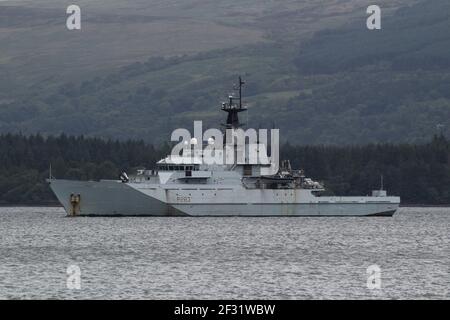 HMS Mersey (P283), ein von der Royal Navy betriebenes Patrouillenschiff der Batch 1 River-Klasse vor Greenock auf dem Firth of Clyde. Stockfoto