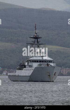 HMS Mersey (P283), ein von der Royal Navy betriebenes Patrouillenschiff der Batch 1 River-Klasse vor Greenock auf dem Firth of Clyde. Stockfoto