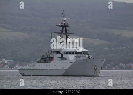 HMS Mersey (P283), ein von der Royal Navy betriebenes Patrouillenschiff der Batch 1 River-Klasse vor Greenock auf dem Firth of Clyde. Stockfoto