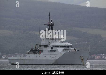 HMS Mersey (P283), ein von der Royal Navy betriebenes Patrouillenschiff der Batch 1 River-Klasse vor Greenock auf dem Firth of Clyde. Stockfoto