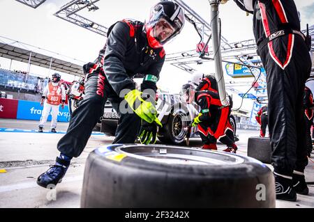 60 SCHIAVONI Claudio (ita), PICCINI Andrea (ita), PIANEZZOLA Sergio (ita), Ferrari 488 GTE Kessel Racing, Action, Boxenstopp während des 2019-Stunden-Rennens von Le Mans 24, vom 15. Bis 16. Juni auf der Rennstrecke von Le Mans, Frankreich - Foto Xavi Bonilla / DPPI Stockfoto