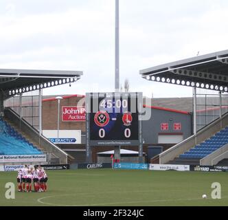 Chesterfield, Großbritannien. 03rd Oktober 2020. Sheffield United huddle vor dem FA Womens Championship Spiel zwischen Sheffield United und Charlton Athletic im Technique Stadium in Chesterfield Credit: SPP Sport Press Photo. /Alamy Live Nachrichten Stockfoto