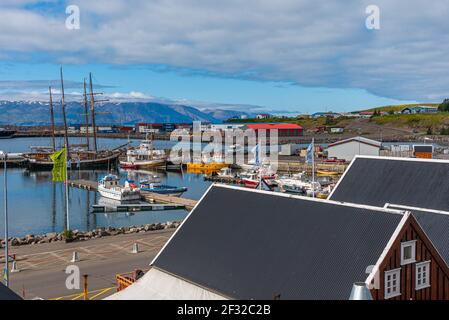 Husavik, Island, 17. August 2020: Blick auf den Hafen von Husavik, Island Stockfoto