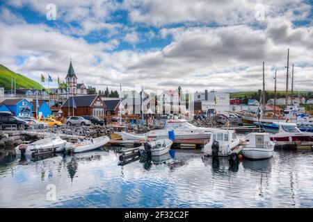 Husavik, Island, 17. August 2020: Blick auf den Hafen von Husavik, Island Stockfoto