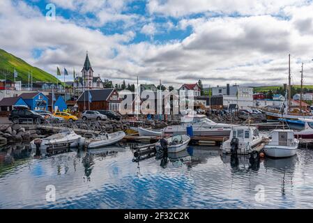 Husavik, Island, 17. August 2020: Blick auf den Hafen von Husavik, Island Stockfoto
