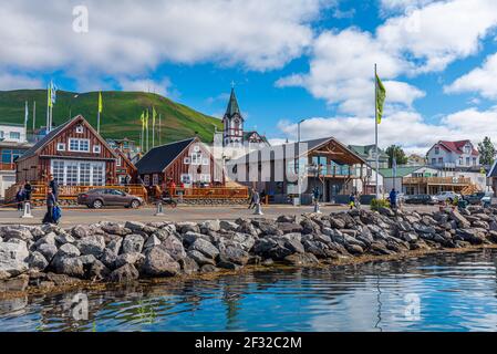 Husavik, Island, 17. August 2020: Blick auf den Hafen von Husavik, Island Stockfoto