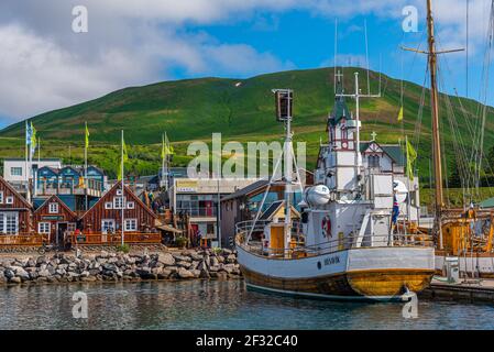 Husavik, Island, 17. August 2020: Blick auf den Hafen von Husavik, Island Stockfoto
