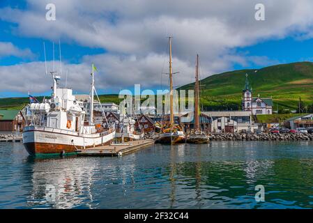 Husavik, Island, 17. August 2020: Blick auf den Hafen von Husavik, Island Stockfoto