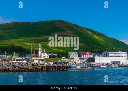 Husavik, Island, 17. August 2020: Blick auf den Hafen von Husavik, Island Stockfoto