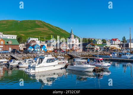 Husavik, Island, 17. August 2020: Blick auf den Hafen von Husavik, Island Stockfoto
