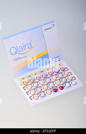 Verhütungspille Qlaira der Firma Jenapharm, Verhütungsmittel, Tablettenpackungen, 4 Phasen Vorbereitung, Monatspackung Stockfoto