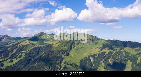 Panorama von Himmelschrofen (1790m), nach Fellhorn, 2038m und Soellereck, 1706m, Allgäuer Alpen, Allgäu, Bayern, Deutschland Stockfoto