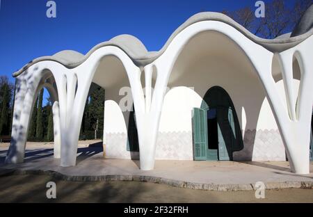 Masia Freixa ( 1907 ). Modernistisches Gebäude, inspiriert von Gaudí. Lluis Moncunill Architekt. Parc de Sant Jordi, Terrassa, Katalonien. Spanien. Stockfoto