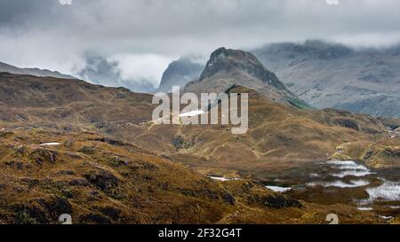 Panoramablick auf den schönen Cajas Nationalpark im Hochland Von Ecuador in der Nähe von Cuenca Stockfoto