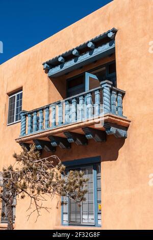 Straßenszenen in Santa Fe, der ältesten Stadt und Hauptstadt von New Mexico. Santa FF wurde 1610 als Hauptstadt gegründet und ist damit die älteste US-Hauptstadt. Stockfoto