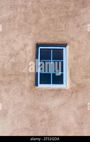 Straßenszenen in Santa Fe, der ältesten Stadt und Hauptstadt von New Mexico. Santa FF wurde 1610 als Hauptstadt gegründet und ist damit die älteste US-Hauptstadt. Stockfoto