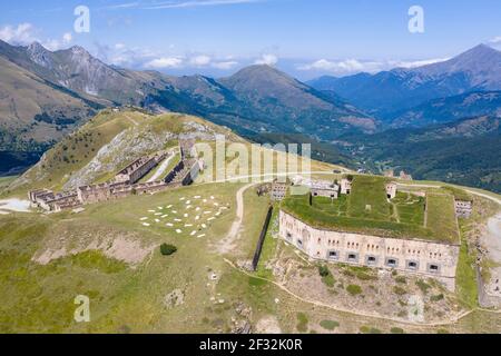 Luftaufnahme Fort Central auf einer Höhe von 1926 Metern, an der Grenze zwischen Frankreich und Italien am Tende-Pass, Colle di Tenda, Col de Stockfoto