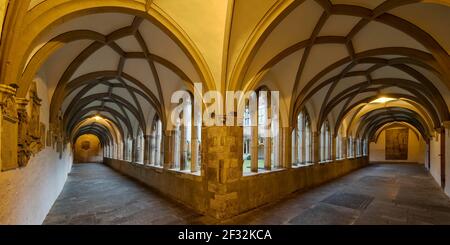 Beleuchteten Kreuzgang am Abend, Dom St. Viktor, Xanten, Niederrhein, Nordrhein-Westfalen, Deutschland Stockfoto