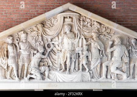 Frieze mit Friedrich III., ehemals am Kleve-Tor der Wesel-Stadtbefestigung befestigt, jetzt im Rathaus, Wesel, Unterer, zu sehen Stockfoto