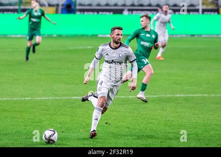 Mateusz Wieteska von Legia in Aktion gesehen während der polnischen PKO Ekstraklasa League-Spiel zwischen Legia Warszawa und Warta Poznan im Marschall Jozef Pilsudski Legia Warsaw Municipal Stadium.(Endstand; Legia Warszawa 3:2 Warta Poznan) Stockfoto