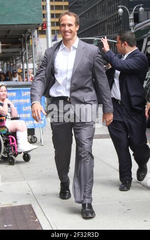 **DATEI FOTO** Drew Brees kündigt Ruhestand nach 20 Jahren in der NFL. 26. Juni 2012 Drew Brees bei der Late Show mit David Letterman in New York City. Kredit: RW/MediaPunch Stockfoto