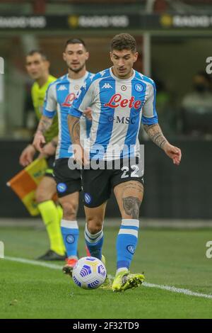 SSC Napoli italienischen Verteidiger Giovanni Di Lorenzo kontrolliert den Ball während der Serie A Fußballspiel zwischen SSC Napoli und AC Mailand im San Siro Stadium, Neapel, Italien, am 14. März 2021 Stockfoto