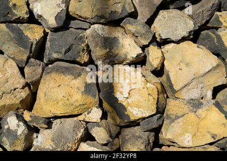 Gelbe Natursteine Hintergrund Stockfoto