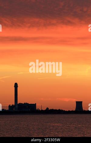 Sonnenuntergang über American Power, Beesley Point Generating Station, Cape May County New Jersey, USA Stockfoto