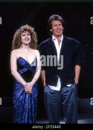 Cable Ace Awards – Gary Shandling und Bernadette Peters, 1980s Stockfoto