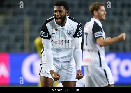 BRUSSEL, BELGIEN - MÄRZ 14: Mark McKenzie von KRC Genk feiert den Sieg im Croky Cup Spiel zwischen RSC Anderlecht und KRC Genk bei Lotto Par Stockfoto