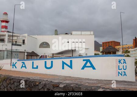 Costa Adeje,Teneriffa, Spanien, März 15th 2021: Der Kaluna Beach Club ist einer der beliebtesten Clubs auf Teneriffa. Stockfoto