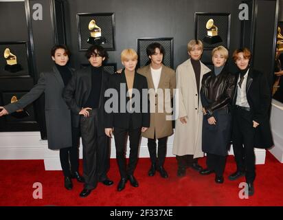 RM, V, Suga, Jin, Jimin, Jungkook und J-Hope von der Musikgruppe BTS 111 nehmen am 62nd 26. Januar 2020 an den jährlichen GRAMMY Awards im Staples Center in Los Angeles, Kalifornien, Teil Stockfoto