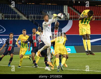 Paris, Frankreich. März 2021, 14th. Nantes Torhüter Alban Lafont (C) spart sich beim Fußballspiel der französischen Ligue 1 zwischen Paris Saint Germain (PSG) und dem FC Nantes am 14. März 2021 im Stadion Parc des Princes in Paris, Frankreich. Quelle: Aurelien Morissard/Xinhua/Alamy Live News Stockfoto