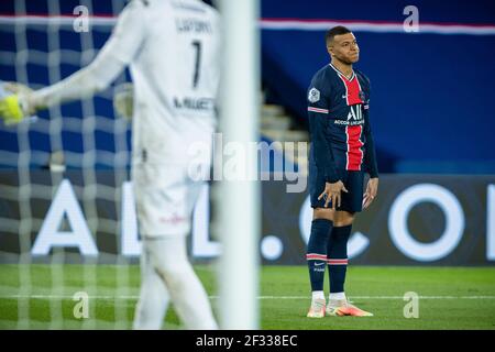 Paris, Frankreich. März 2021, 14th. Kylian Mbappe von Paris Saint-Germain reagiert während des französischen Fußballspiels Ligue 1 zwischen Paris Saint Germain (PSG) und dem FC Nantes am 14. März 2021 im Stadion Parc des Princes in Paris, Frankreich. Quelle: Aurelien Morissard/Xinhua/Alamy Live News Stockfoto