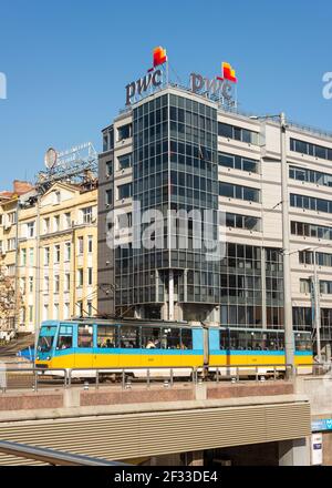 PricewaterhouseCoopers oder PWC Bürogebäude Hauptsitz in der Innenstadt von Sofia, Bulgarien, Osteuropa Stockfoto