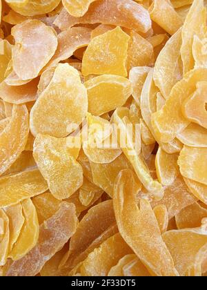 Mango. Getrocknete Mangoscheiben, Vollformat, Nahaufnahme. Stockfoto