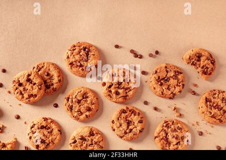 Frisch gebackene Chocolate Chip Cookies, Overhead Flat Lay Shot Stockfoto