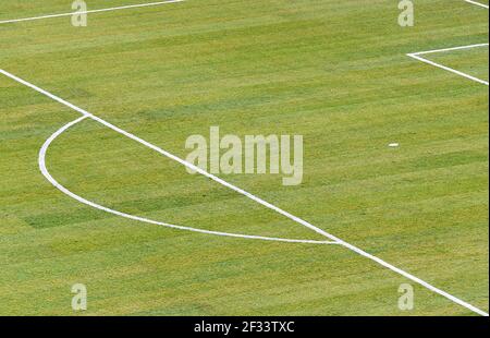 Strafraum eines Fußballplatzes mit Linien. Köln, Nordrhein-Westfalen, Deutschland Stockfoto