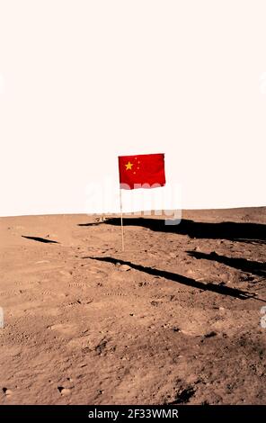 Bild zeigt Konzept der chinesischen Flagge auf der Oberfläche des Mars. Optimierte und verbesserte Zusammensetzung eines ursprünglichen NASA-Bildes . Kredit NASA/+Jamie Marshall Stockfoto