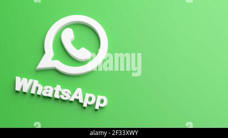 Valencia, Spanien - März, 2021: WhatsApp Icon isoliert auf einem grünen Hintergrund in 3D Rendering. WhatsApp ist ein soziales Online-Netzwerk. Soziale Medien Stockfoto