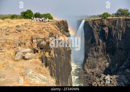 Geographie / Reisen, Simbabwe, Regenbogen über den Victoria Falls, seit 1989 Welterbe der Th, Additional-Rights-Clearance-Info-not-available Stockfoto